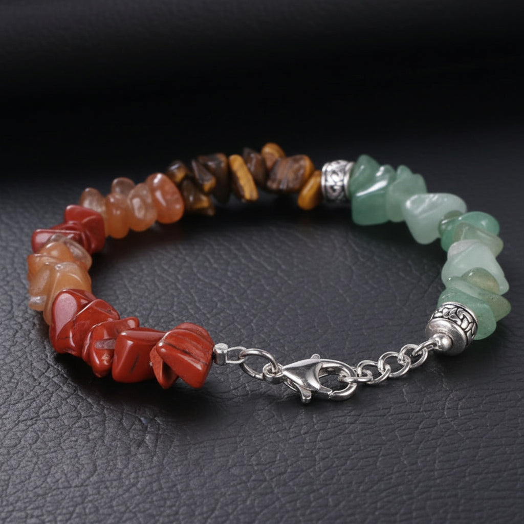7 Chakra Rohstein Armband mit Natursteinsplittern und silbernem Karabinerverschluss