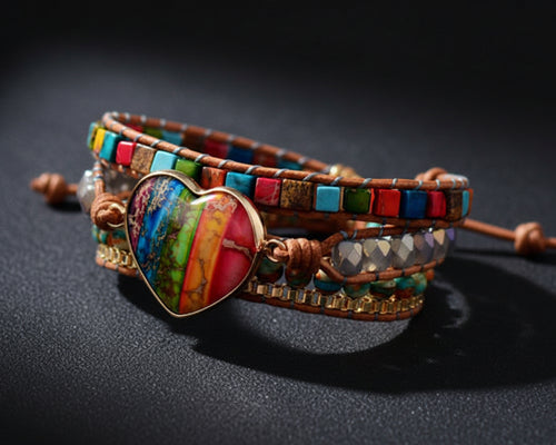 7 Chakra Leder-Wickelarmband mit Natursteinperlen und herzfoermigem Edelstein-Anhaenger, Detailansicht