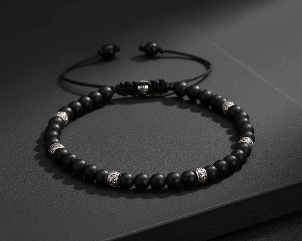 7 Chakra Yoga Armband mit matt-schwarzen 4mm Onyx-Perlen und silbernen Zwischenperlen
