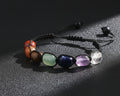 Verstellbares Chakra Naturstein Armband mit handgeflochtener Makramee-Schnur und bunten Trommelsteinen
