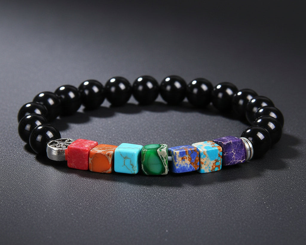 7 Chakra Naturstein Armband mit schwarzen 8mm Onyx-Perlen, bunten Wuerfel-Chakra-Steinen und silberner Lebensbaum-Perle